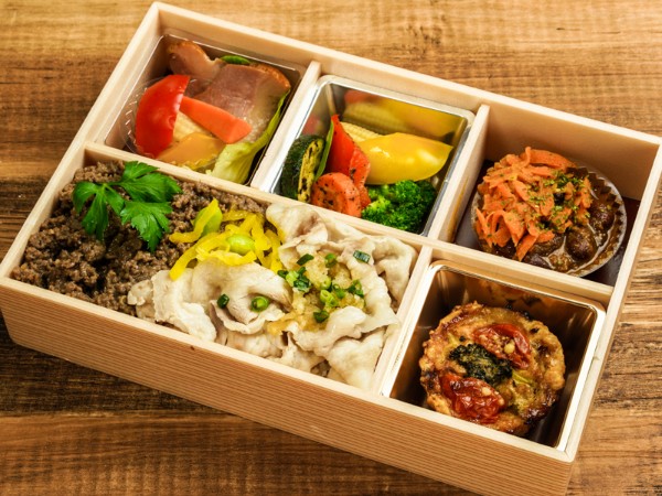 やわらかイベリコ豚と自家製そぼろ丼弁当