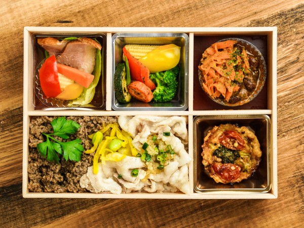 やわらかイベリコ豚と自家製そぼろ丼弁当