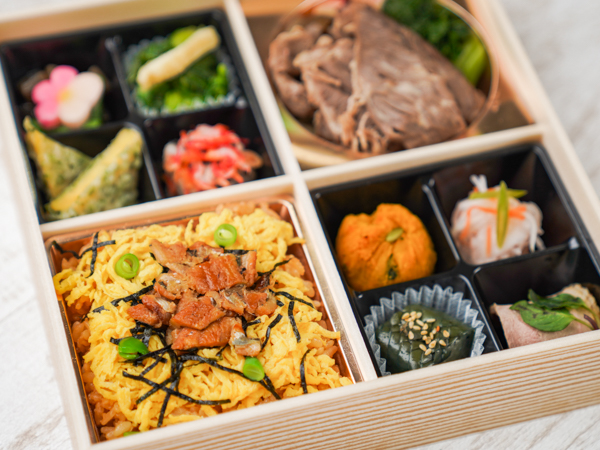 牛すき焼きと穴子飯弁当