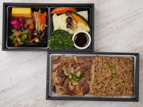 牛すき＆飛騨牛そぼろの野菜づくし二段御膳