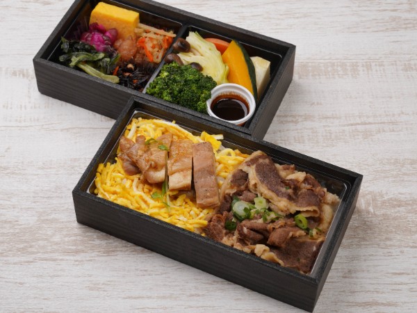 牛すき煮と自家製鶏照りの野菜の二段御膳