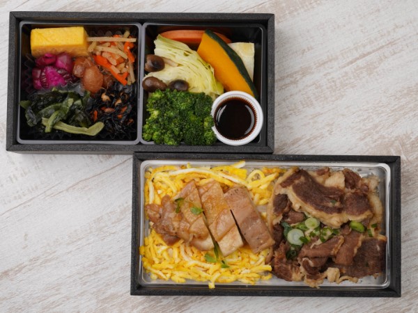 牛すき煮と自家製鶏照りの野菜の二段御膳