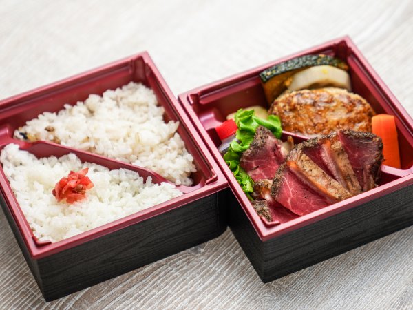 【お弁当デリ限定】手ごねハンバーグと低温仕上げの熟成サーロイン二段弁当