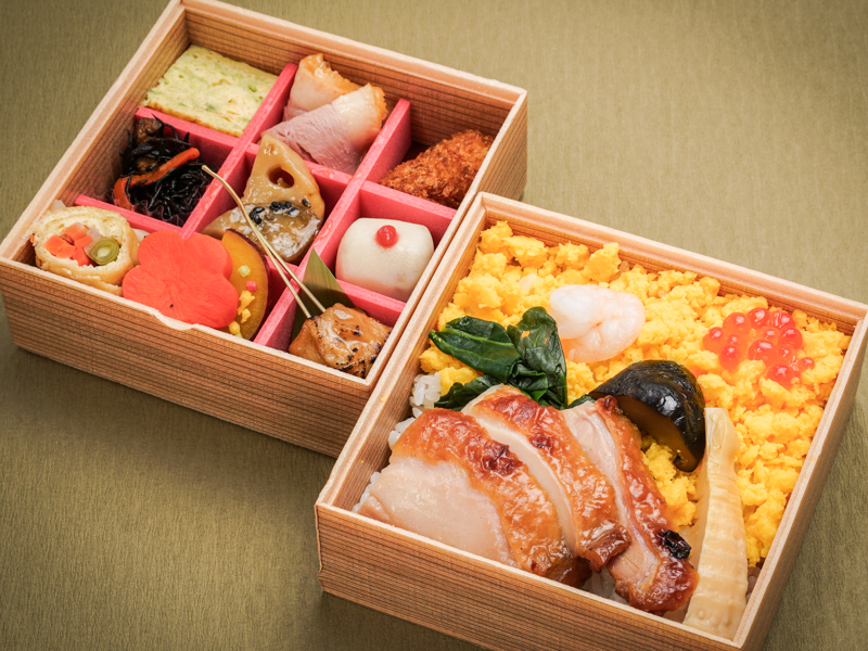 五目ちらし寿司と彩り9升の二段弁当