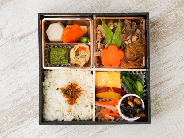 松花堂弁当　牛すき煮