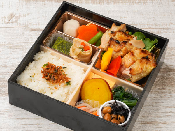 松花堂弁当　鶏の西京焼き