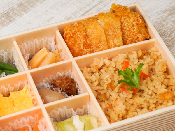 しっとり柔らかチキンカツ膳