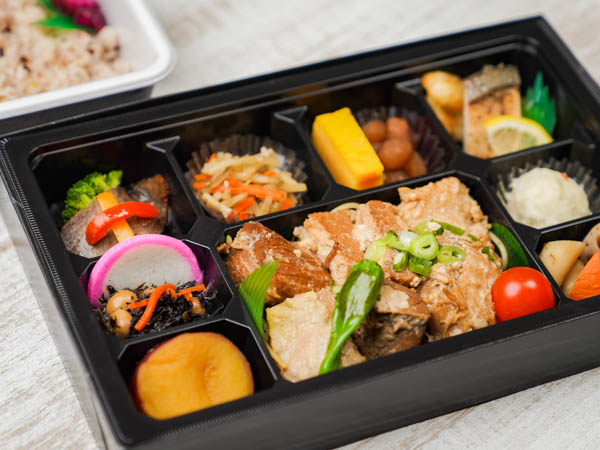 豚の角煮と十一菜幕の内