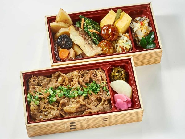 和牛のすき焼重と彩り御膳