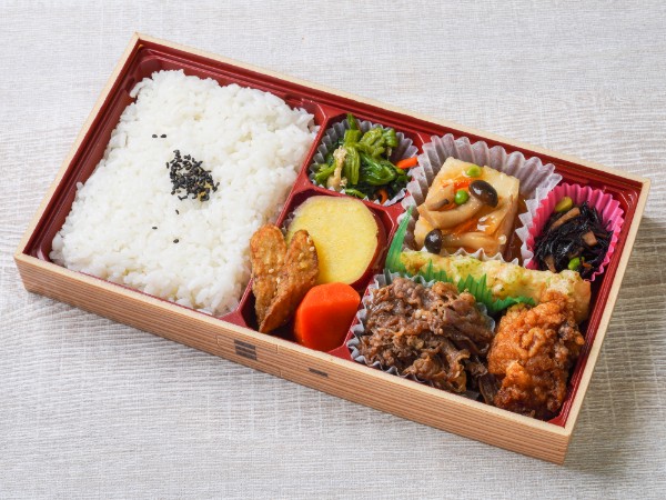 牛肉しぐれ煮と若鶏唐揚げの良菜弁当