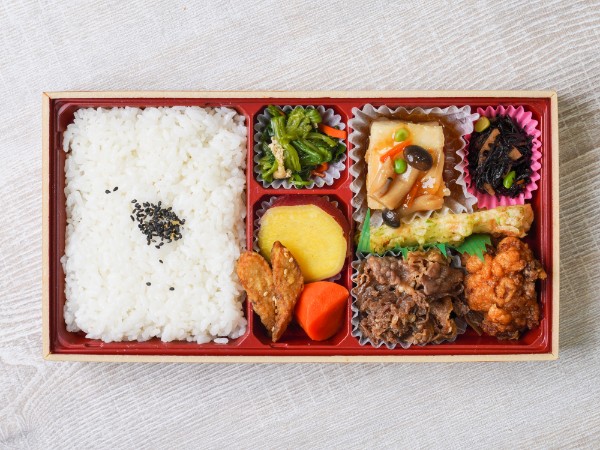 牛肉しぐれ煮と若鶏唐揚げの良菜弁当