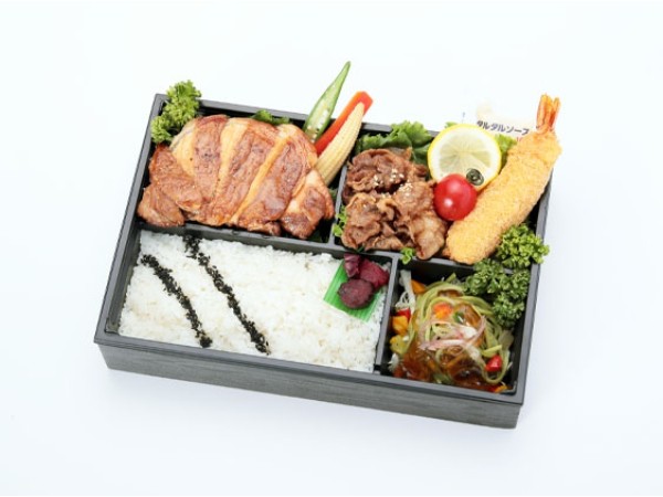 もち豚ステーキ＆神戸牛薄切り焼肉＆天然エビフライ御膳