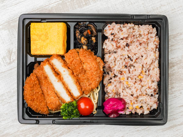 千人将弁当 ～味噌豚カツと大きな玉子焼き～