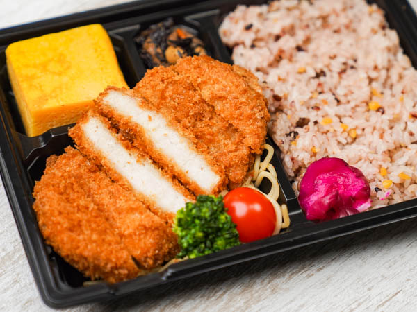 千人将弁当 ～味噌豚カツと大きな玉子焼き～