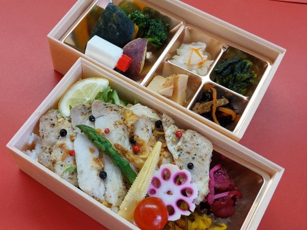 2段重厳選トンテキ弁当