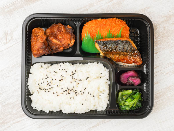 焼鯖と秘伝から揚げの 特製弁当