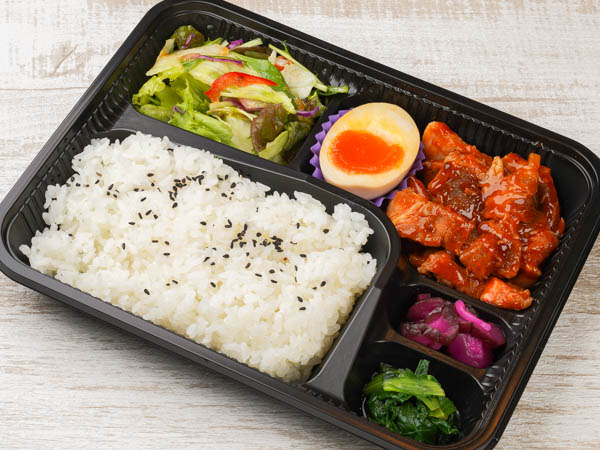 宮城蔵王産JAPANXの グリルポークと三種のお惣菜弁当