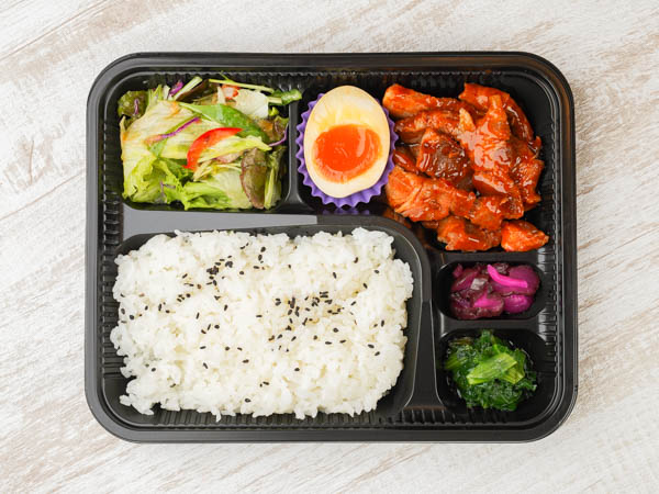 宮城蔵王産JAPANXの グリルポークと三種のお惣菜弁当