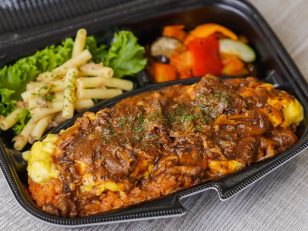 ふわとろエッグとハッシュドビーフ弁当