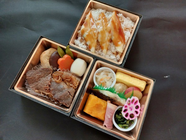 三段重：黒毛和牛すき焼き 春芳[80]