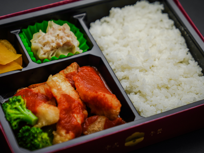 白身魚のチリソース弁当