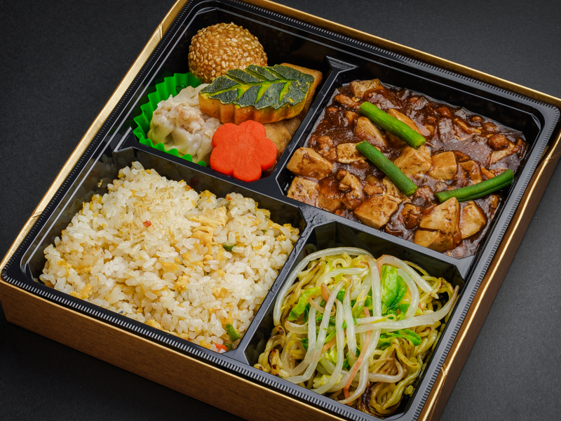 【4升】四川麻婆豆腐と炒飯弁当（スプーン付き）