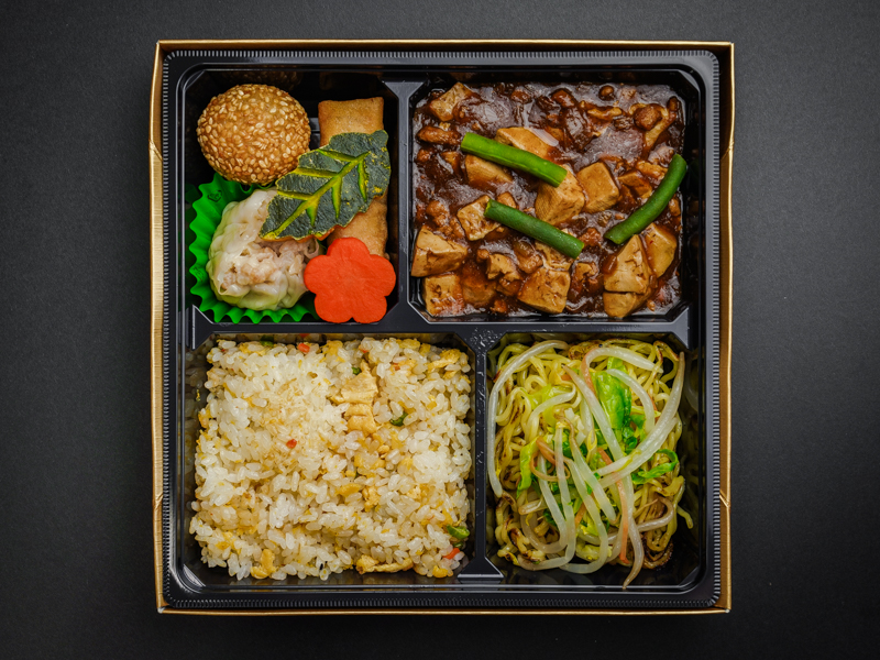 【4升】四川麻婆豆腐と炒飯弁当（スプーン付き）