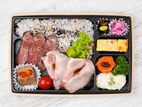 【十六穀米のボリューム弁当】厳選牛塩麹仕込みとやわらかローストポーク