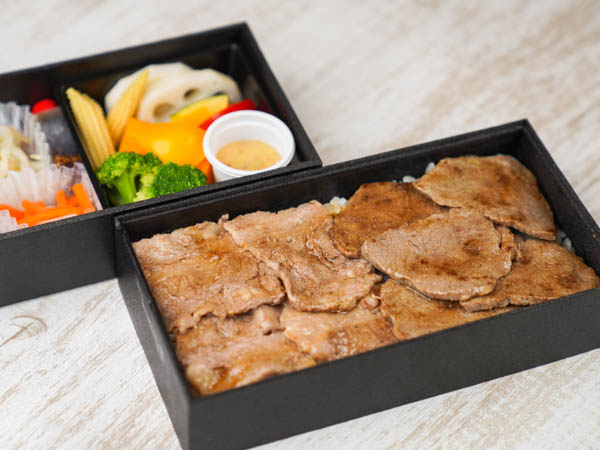 友三角と牛カルビの二種盛重