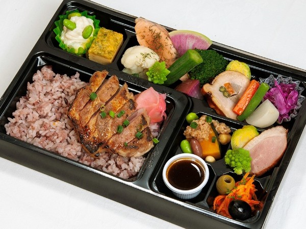 特選もち豚とサーモン弁当