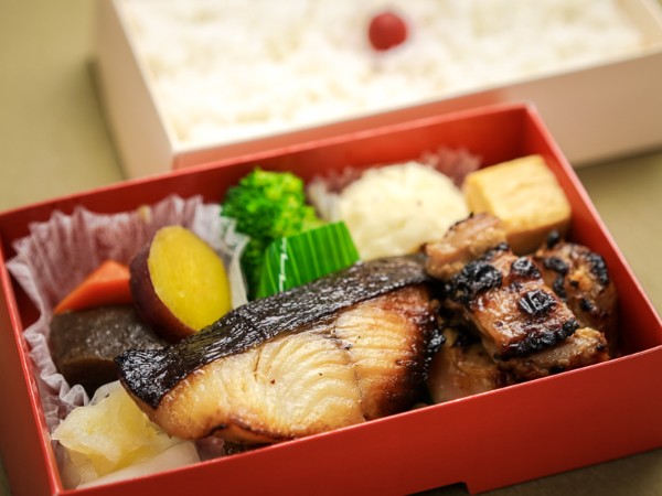 銀だら西京・とりこうじ焼弁当