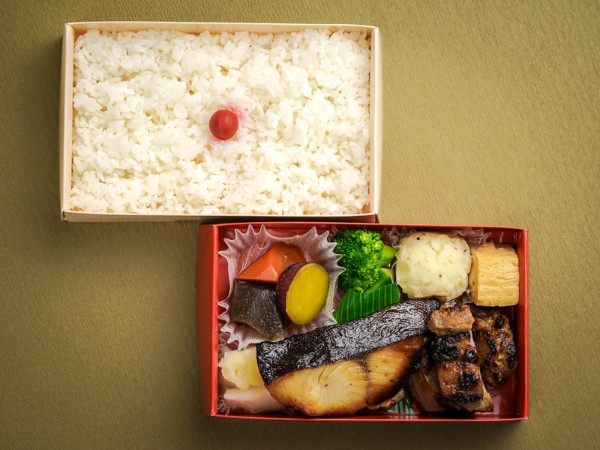 銀だら西京・とりこうじ焼弁当