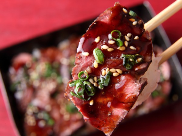 名物！赤身ステーキの肉まぶし重