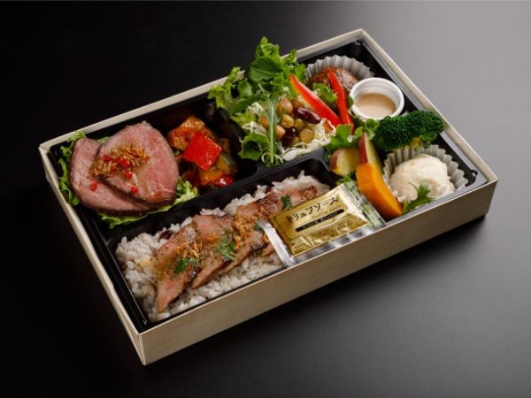 トリュフ醤油で頂く厳選牛ステーキとローストビーフ A