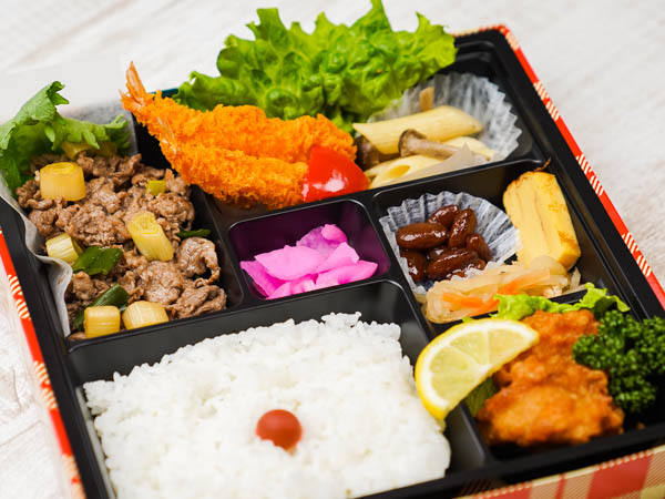 選べるご飯のすき焼きと和風から揚げ御膳