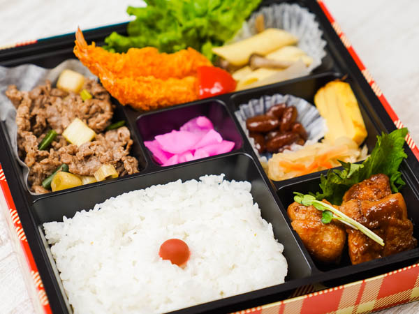 選べるご飯のすき焼きと若鶏八丁味噌焼き御膳